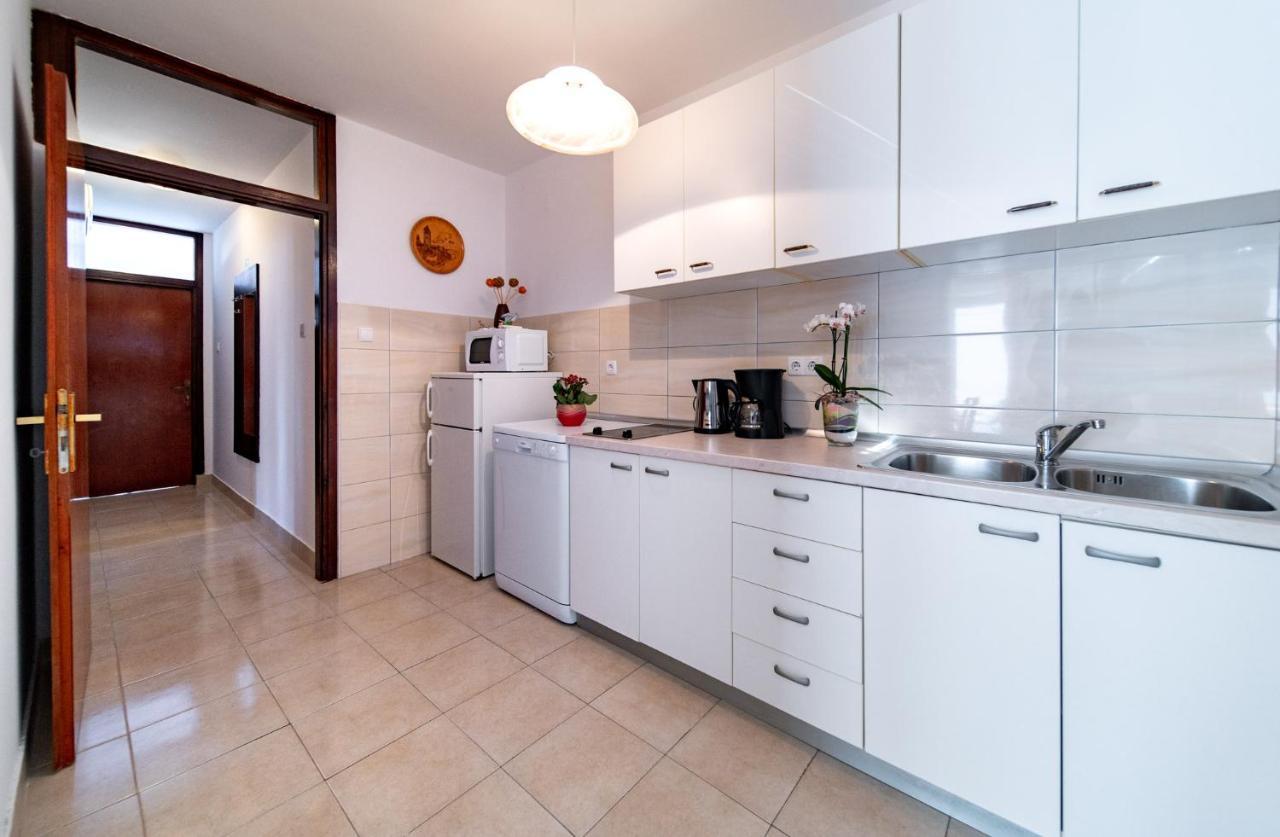 Apartments Lazaric Lopar Extérieur photo